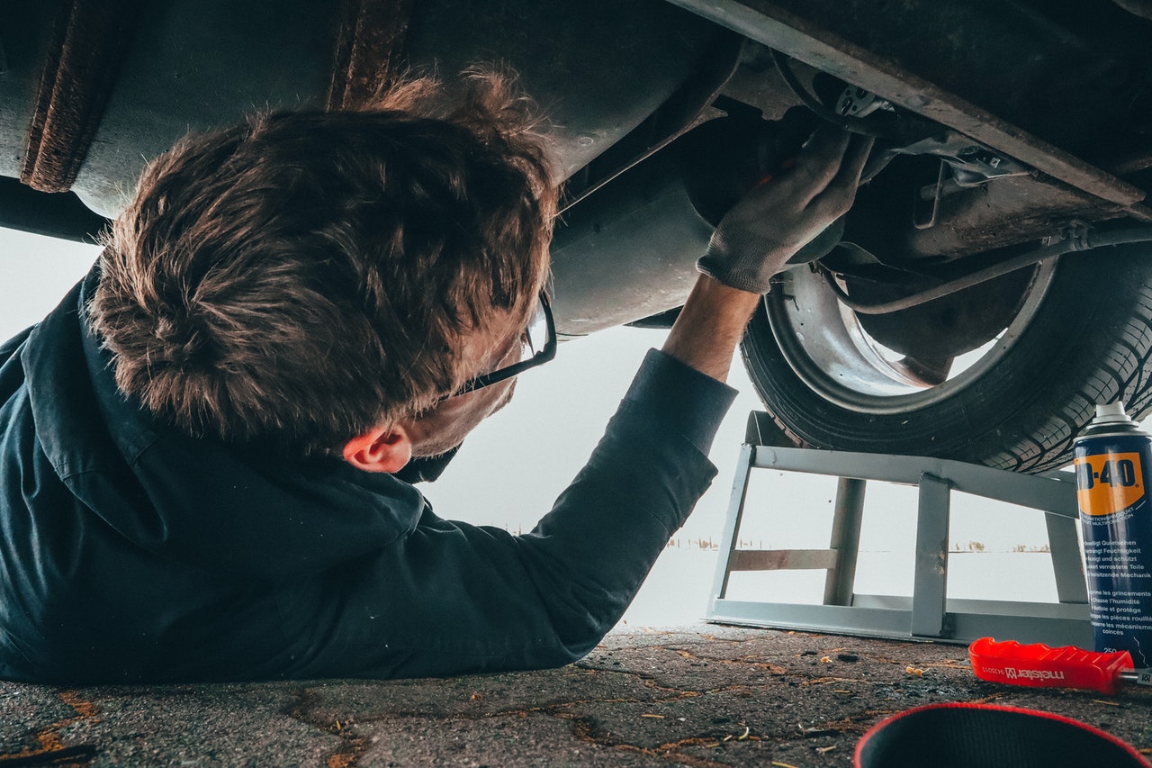 mechanic fixing car