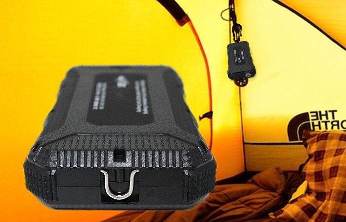 Metal Hook for convenient charging of powerbank