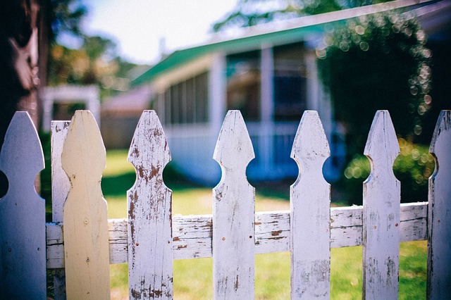 neighbor fence