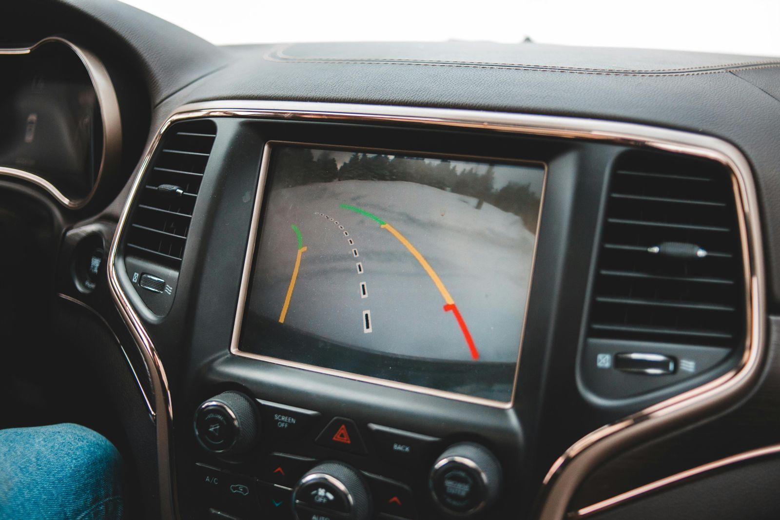 rear camera screen with parking guidelines